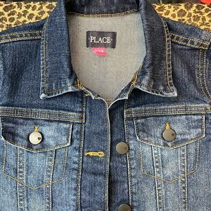 Children’ Place 7/8 denim jacket. Gently used looks Brand New🤩😍